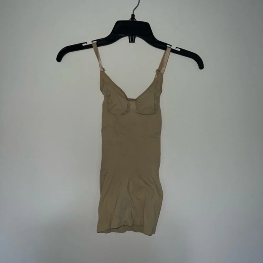 skims SEAMLESS SCULPT SLIP DRESS CLAY SMALL